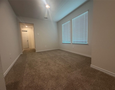 1216 Silent Peak Drive - Photo Thumbnail 16