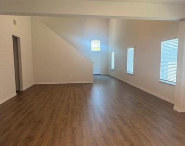 1216 Silent Peak Drive - Photo Thumbnail 4