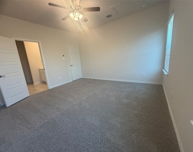 1216 Silent Peak Drive - Photo Thumbnail 8