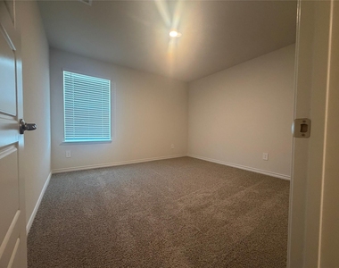1216 Silent Peak Drive - Photo Thumbnail 15