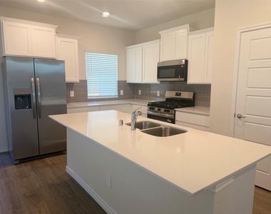 1216 Silent Peak Drive - Photo Thumbnail 7