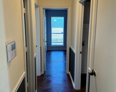 1025 Boardwalk Street - Photo Thumbnail 10