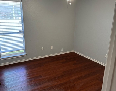 1025 Boardwalk Street - Photo Thumbnail 8