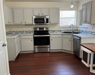 1025 Boardwalk Street - Photo Thumbnail 5