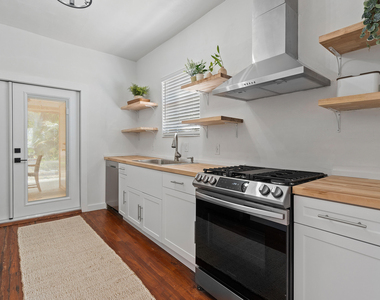 726 N Street - Photo Thumbnail 6