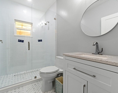 726 N Street - Photo Thumbnail 9