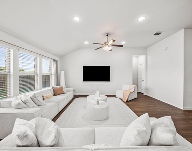 3806 Dogwood Road - Photo Thumbnail 12