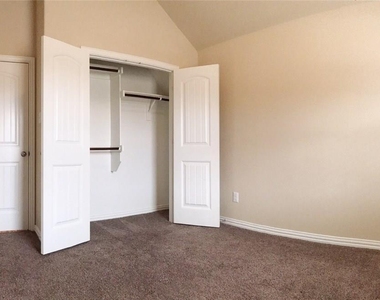 4700 Woodard Lane - Photo Thumbnail 6