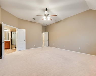 1202 Chestnut Hill Drive - Photo Thumbnail 16