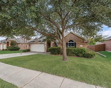 1202 Chestnut Hill Drive - Photo Thumbnail 3