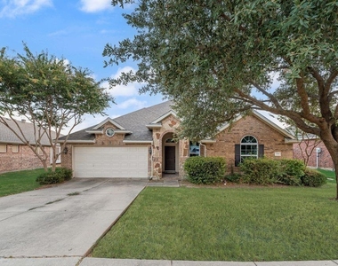 1202 Chestnut Hill Drive - Photo Thumbnail 2