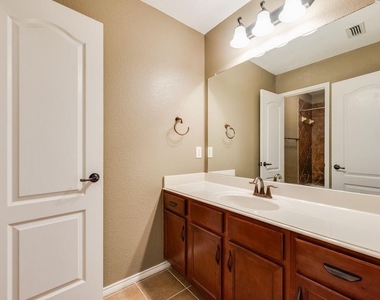 1202 Chestnut Hill Drive - Photo Thumbnail 22