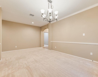 1202 Chestnut Hill Drive - Photo Thumbnail 12