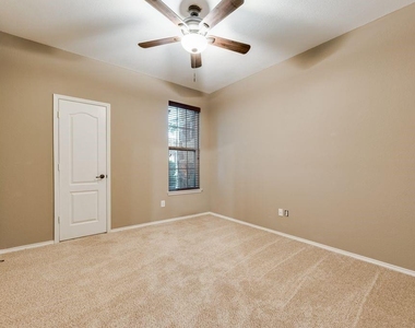 1202 Chestnut Hill Drive - Photo Thumbnail 27