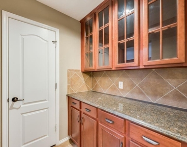 1202 Chestnut Hill Drive - Photo Thumbnail 13