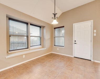 1202 Chestnut Hill Drive - Photo Thumbnail 10