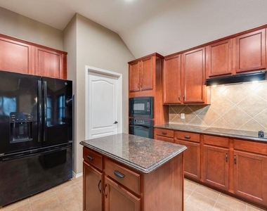 1202 Chestnut Hill Drive - Photo Thumbnail 8