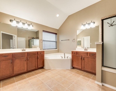 1202 Chestnut Hill Drive - Photo Thumbnail 18