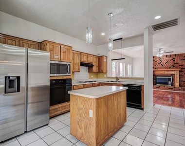 9118 Barton Creek Drive - Photo Thumbnail 6