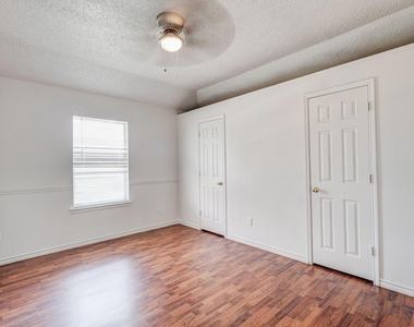 9118 Barton Creek Drive - Photo Thumbnail 15