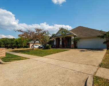 3200 Edgebrook Court - Photo Thumbnail 20