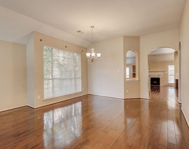 3200 Edgebrook Court - Photo Thumbnail 2