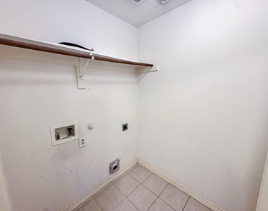 3200 Edgebrook Court - Photo Thumbnail 21