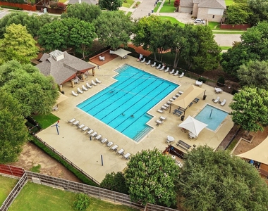 3200 Edgebrook Court - Photo Thumbnail 5