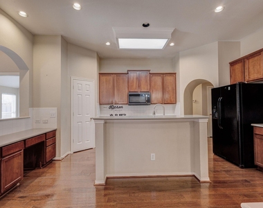 3200 Edgebrook Court - Photo Thumbnail 13