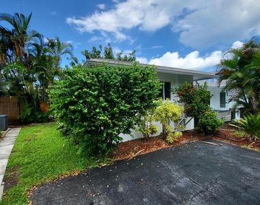 811a Nw 30th Court - Photo Thumbnail 5