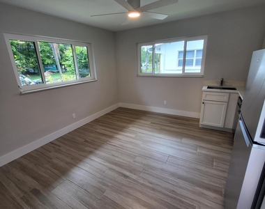 811a Nw 30th Court - Photo Thumbnail 1