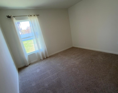 2507 Se Charleston Drive - Photo Thumbnail 8