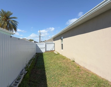 2507 Se Charleston Drive - Photo Thumbnail 17
