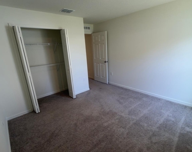 2507 Se Charleston Drive - Photo Thumbnail 9