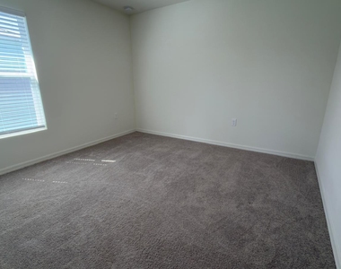 2507 Se Charleston Drive - Photo Thumbnail 11