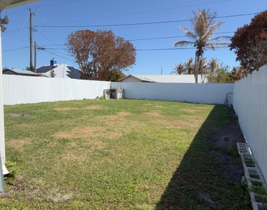 2507 Se Charleston Drive - Photo Thumbnail 16