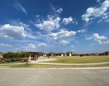 408 Wrangler Drive - Photo Thumbnail 21
