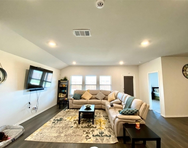 408 Wrangler Drive - Photo Thumbnail 5