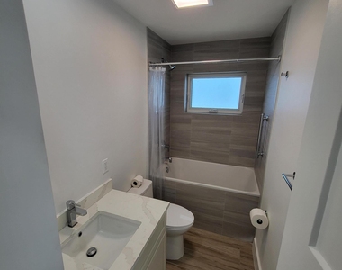 809a Nw 30th Court - Photo Thumbnail 5