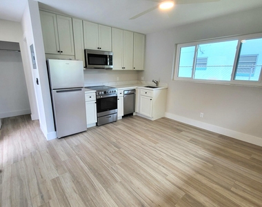 809a Nw 30th Court - Photo Thumbnail 2