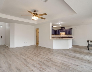 1512 Clover Lane - Photo Thumbnail 6