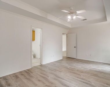 1512 Clover Lane - Photo Thumbnail 16