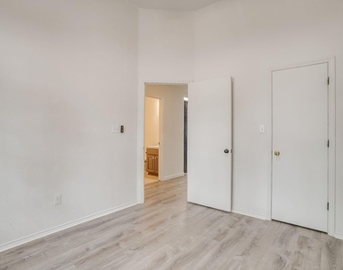1512 Clover Lane - Photo Thumbnail 20