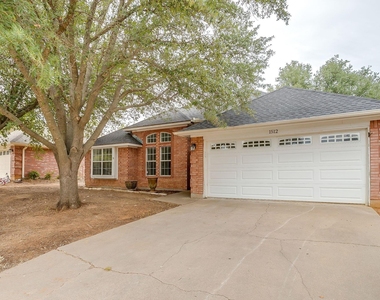 1512 Clover Lane - Photo Thumbnail 2