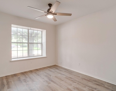 1512 Clover Lane - Photo Thumbnail 21