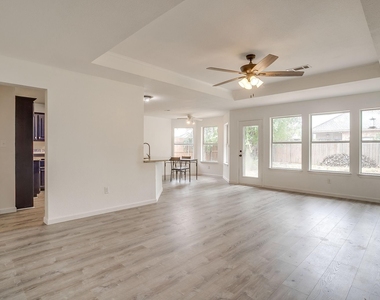 1512 Clover Lane - Photo Thumbnail 5