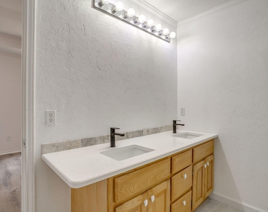 1512 Clover Lane - Photo Thumbnail 17