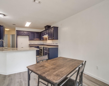 1512 Clover Lane - Photo Thumbnail 9