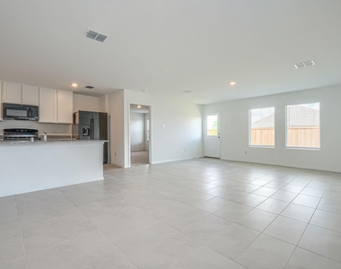 1313 Vattier Street - Photo Thumbnail 10