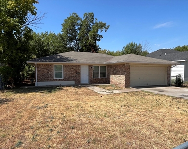 1843 Greendale Drive - Photo Thumbnail 1